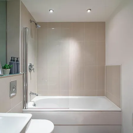 Central Leeds Balcony River View Apartment