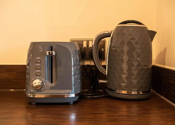 Central Leeds Balcony River View Apartment *